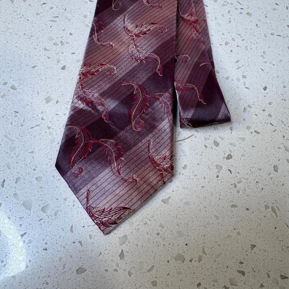 Hugo Boss Mens Silk Tie Burgundy Plum Striped Feather Jacquard Made in Italy